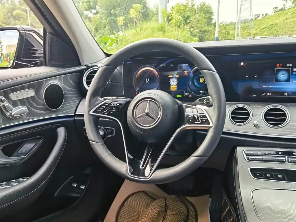 Mercedes-Benz E-Class New Energy — миниатюра 11