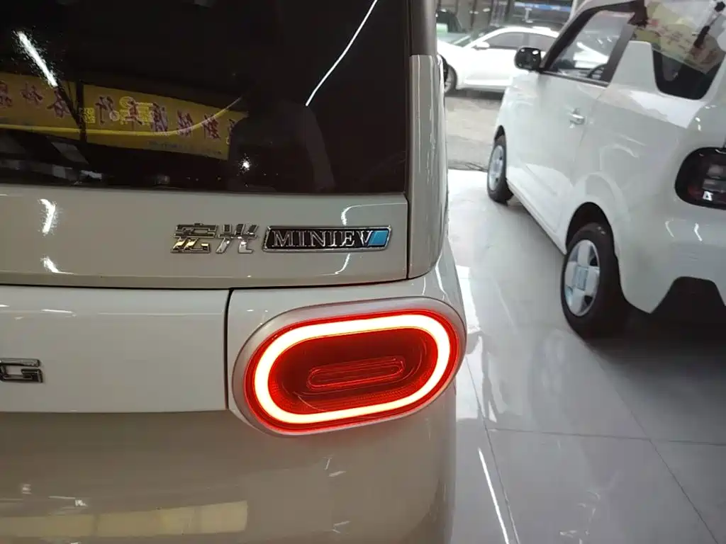 Wuling MINIEV — миниатюра 8