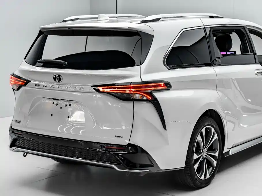Toyota Granvia — миниатюра 38