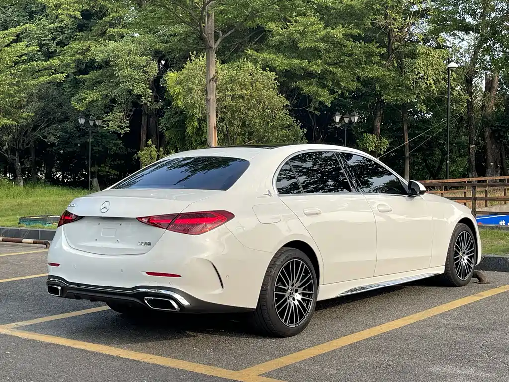 Mercedes-Benz C-Class — миниатюра 6