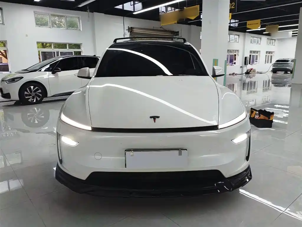 Tesla Model Y L