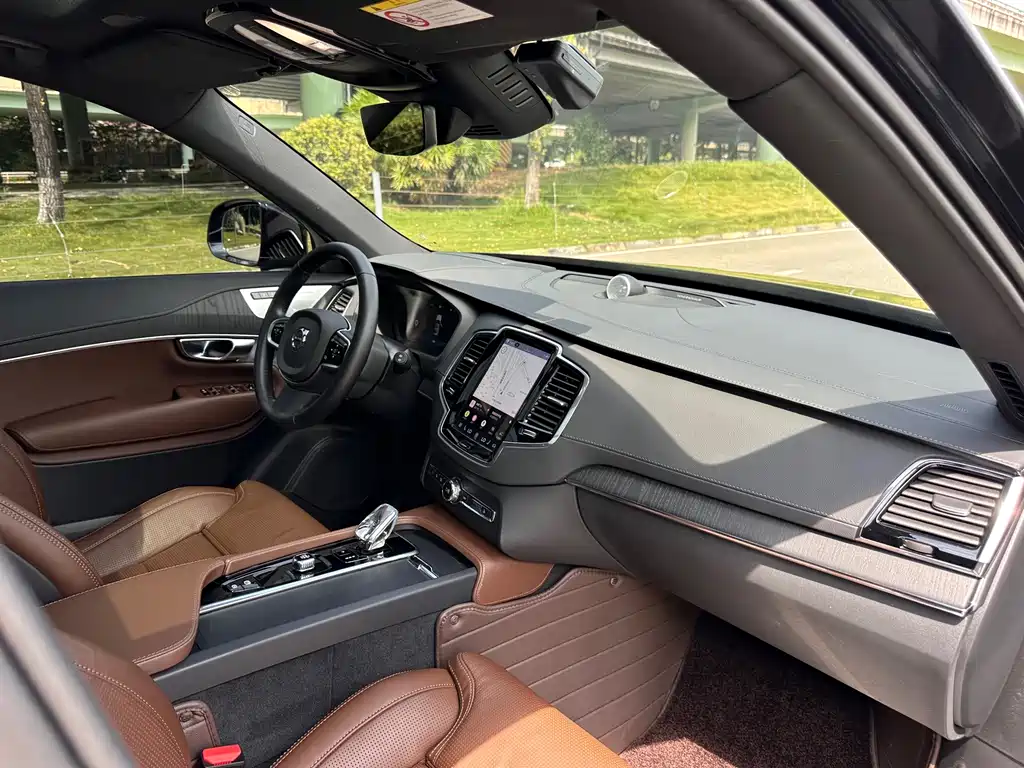 Volvo XC90 PHEV — миниатюра 12