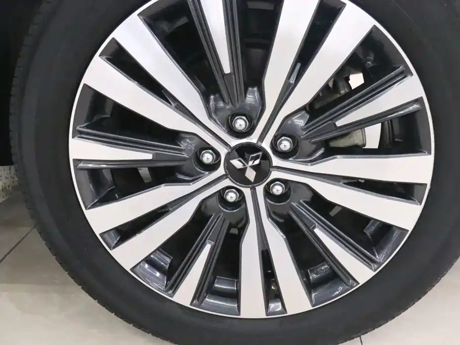 Mitsubishi Outlander — миниатюра 19