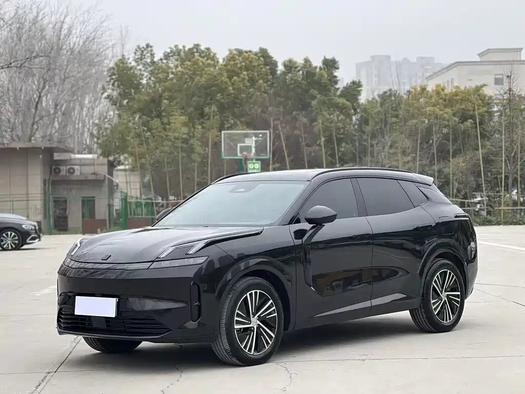 Lynk & Co 08 EM-P 2024