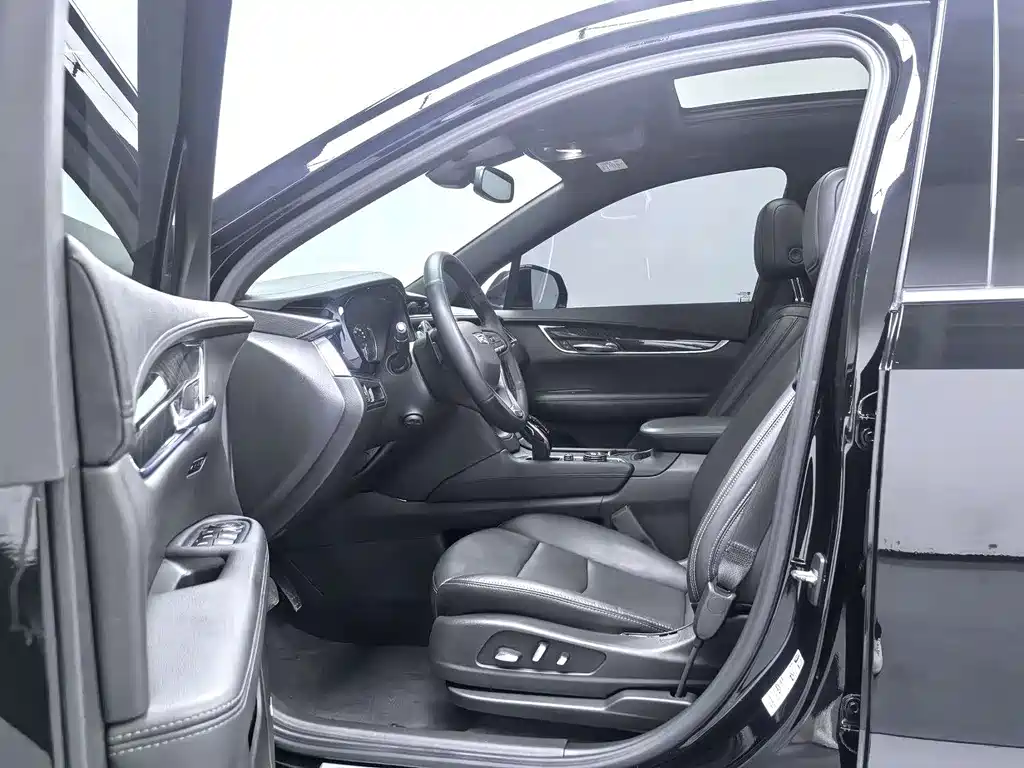 Cadillac XT6 — миниатюра 5