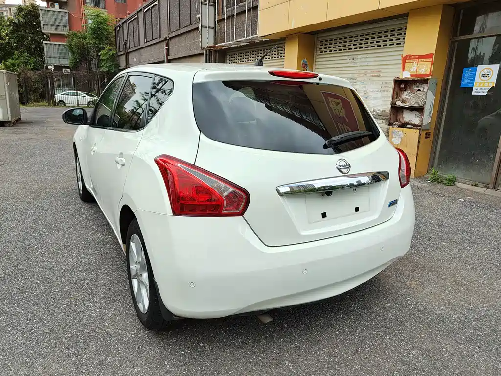 Nissan Tiida — миниатюра 9