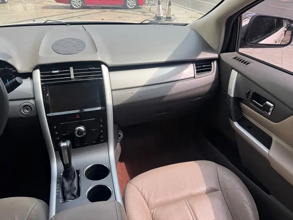 Ford Edge (Import) — миниатюра 8