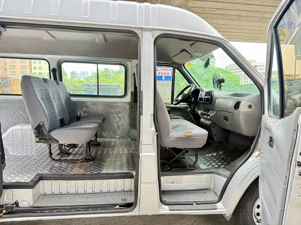 Ford Transit Classic — миниатюра 11