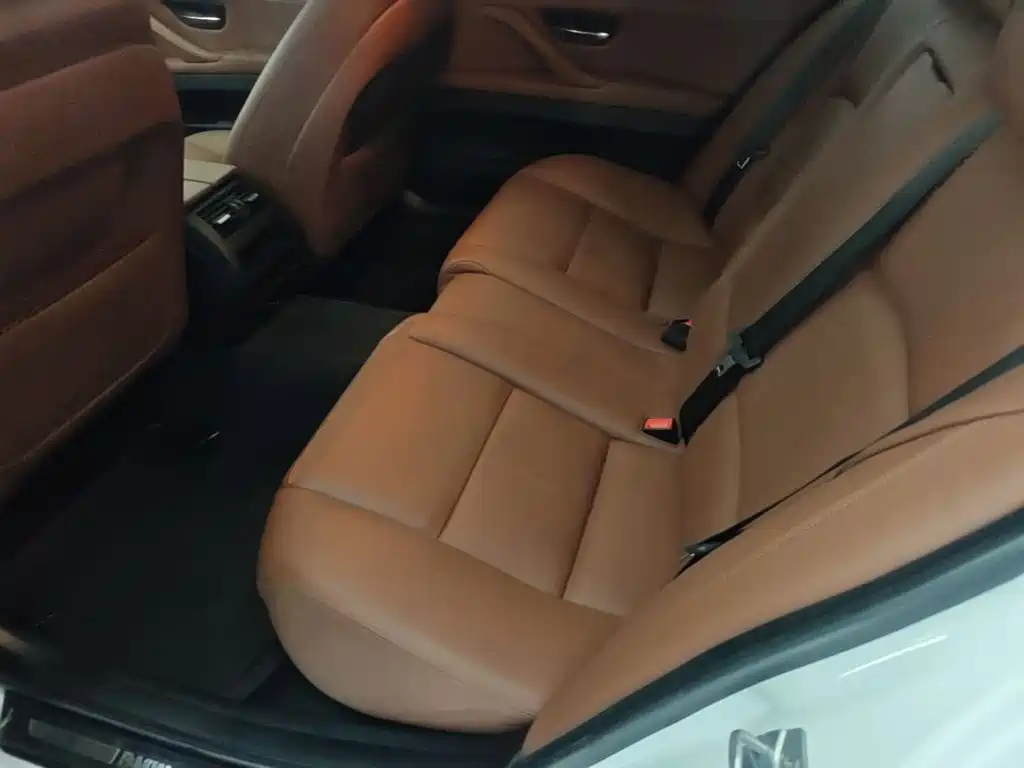 BMW 5 Series — миниатюра 17