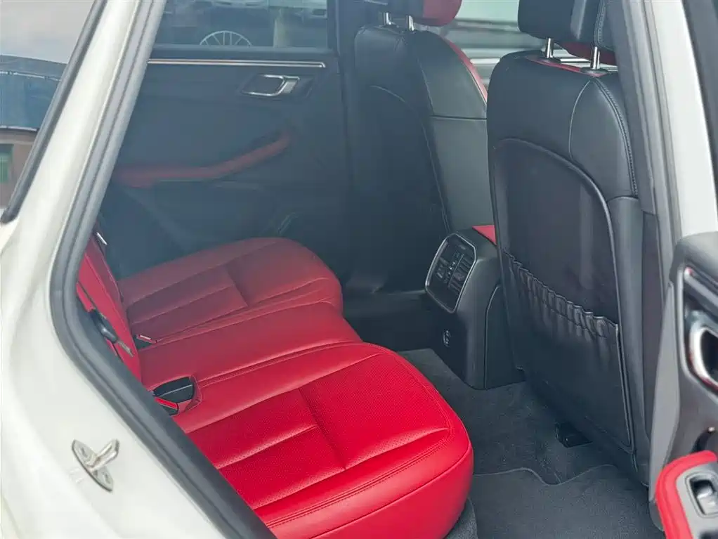 Porsche Macan — миниатюра 14