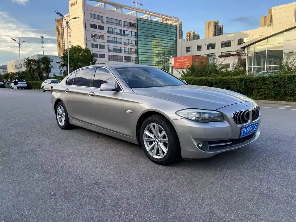 BMW 5 Series — миниатюра 3
