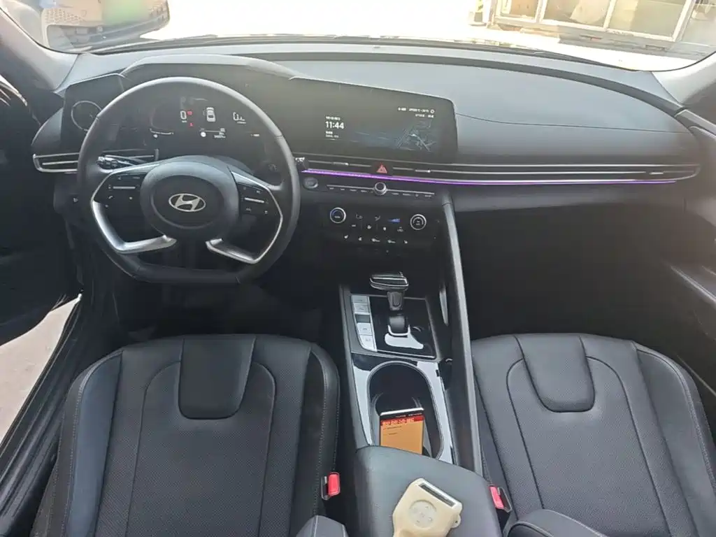 Hyundai Elantra — миниатюра 10