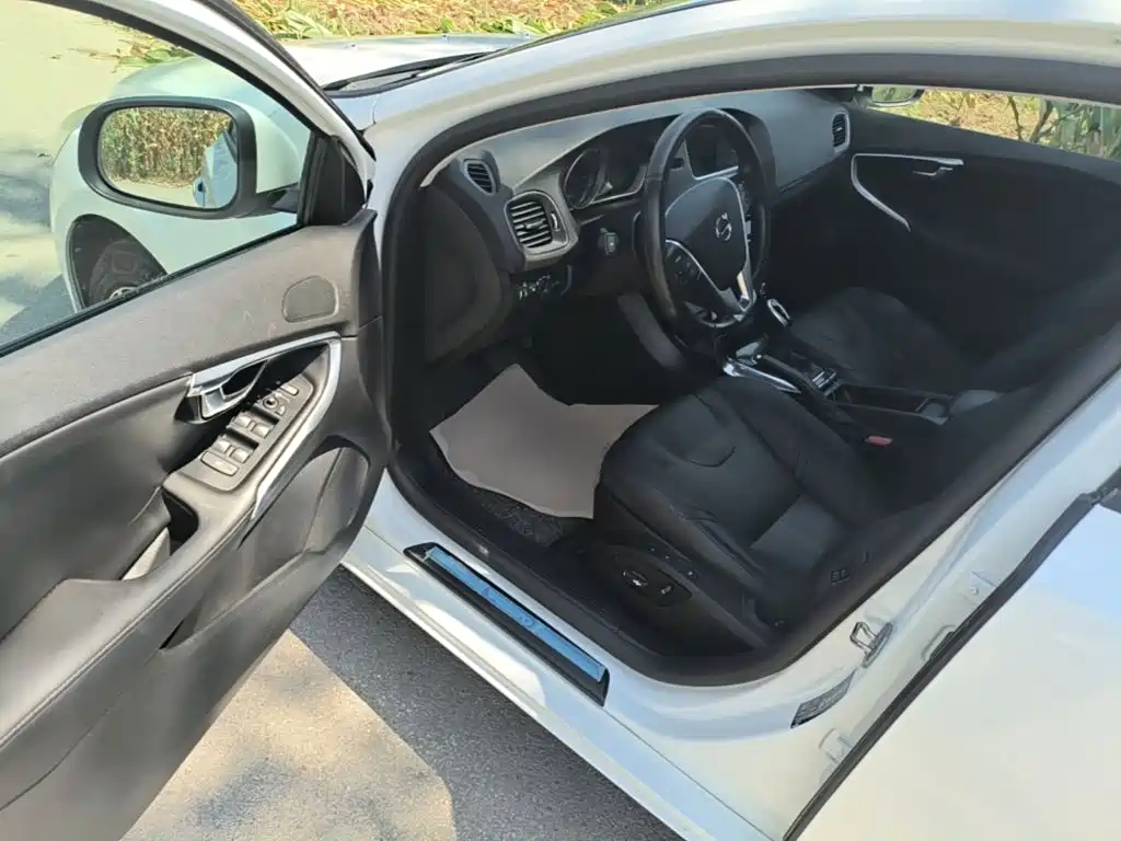 Volvo V40 — миниатюра 16