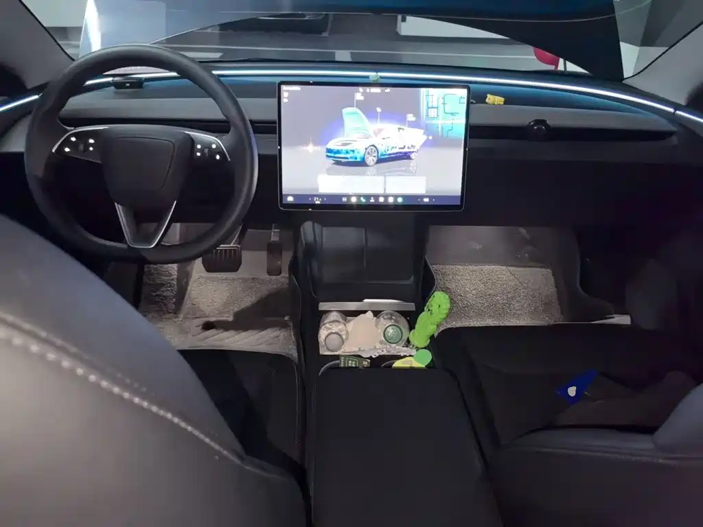 Tesla Model 3 — миниатюра 5