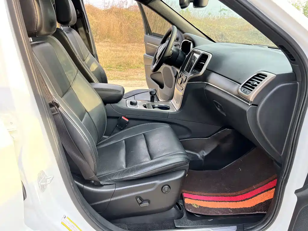 Jeep Grand Cherokee (Import) — миниатюра 16