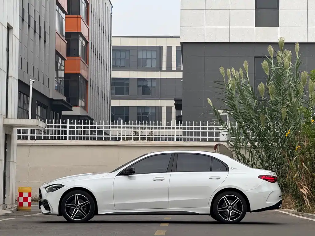 Mercedes-Benz C-Class — миниатюра 11