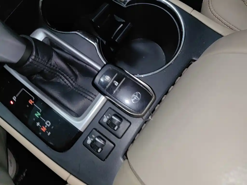 Toyota Highlander 2015 2.0T Luxury 7 мест