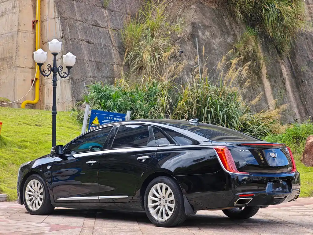 CADILLAC XTS
