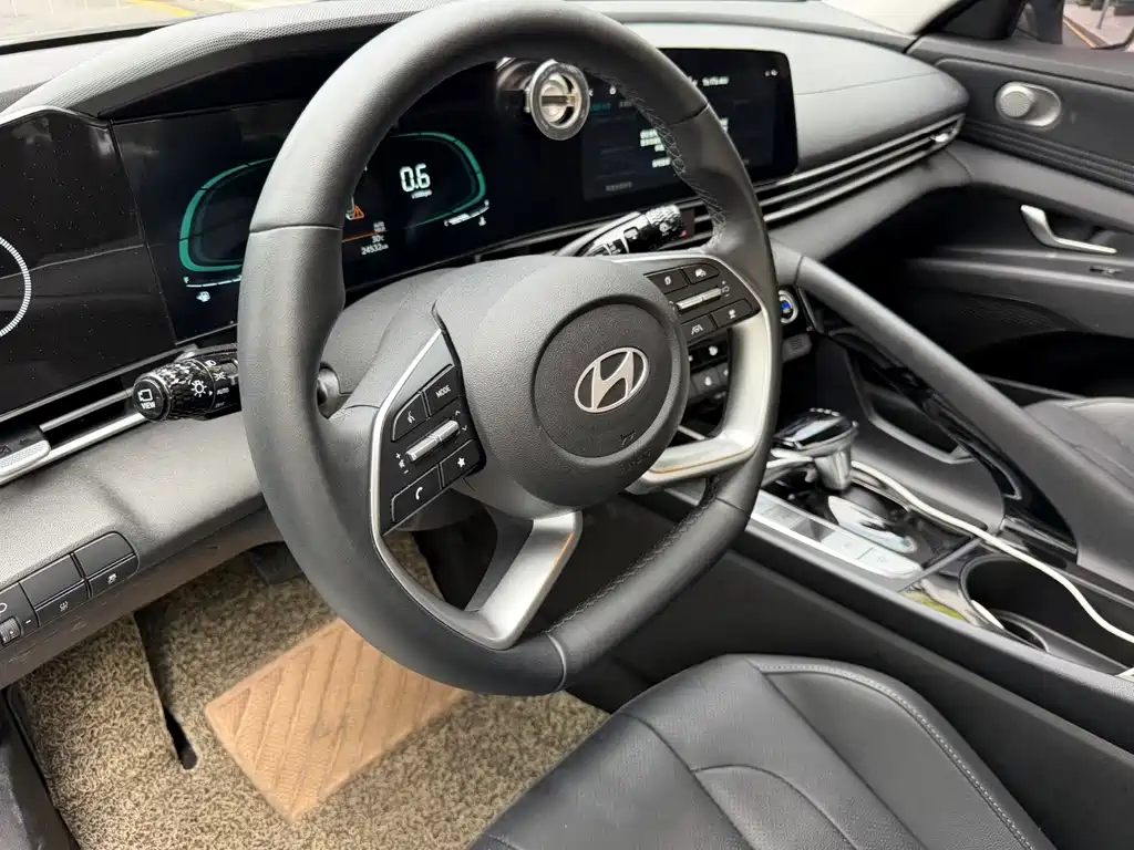 Hyundai Elantra — миниатюра 9