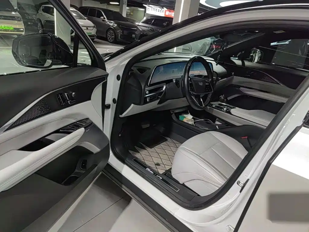Cadillac Lyriq — миниатюра 16