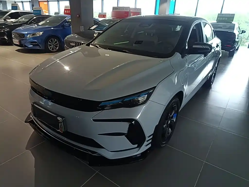 Geely L HiP