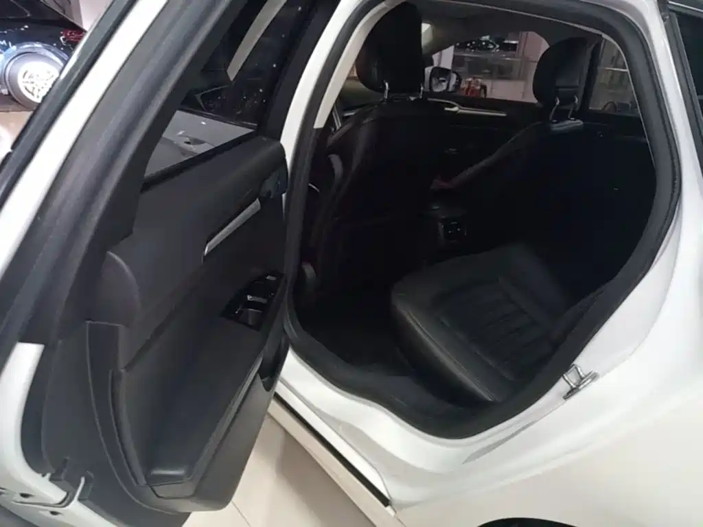 Ford Mondeo — миниатюра 17