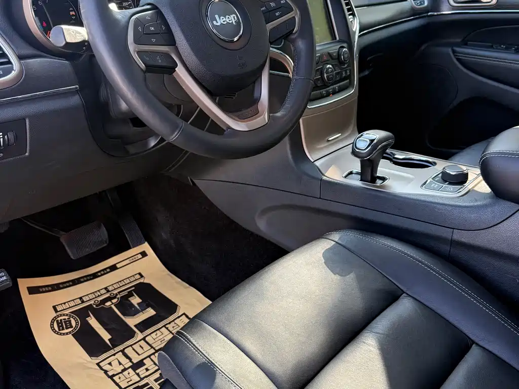 Jeep Grand Cherokee (Import) — миниатюра 9