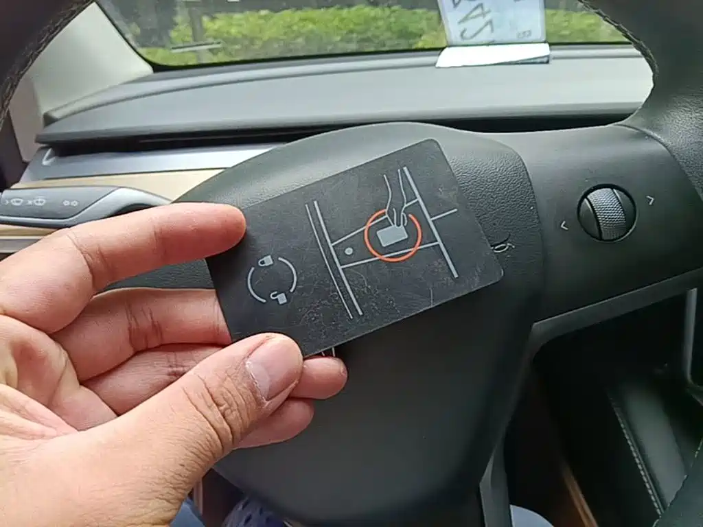 Tesla Model Y — миниатюра 9