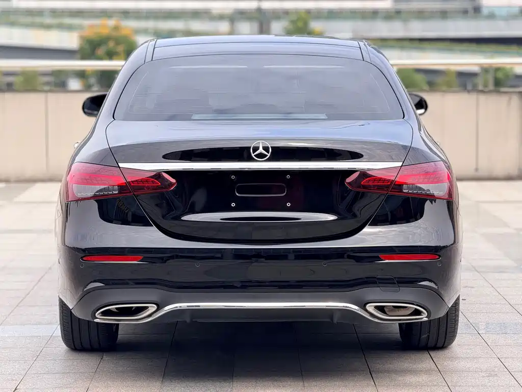 Mercedes-Benz E-Class — миниатюра 6