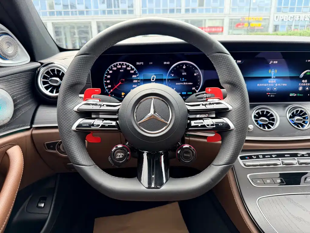 Mercedes-Benz E-Class — миниатюра 18
