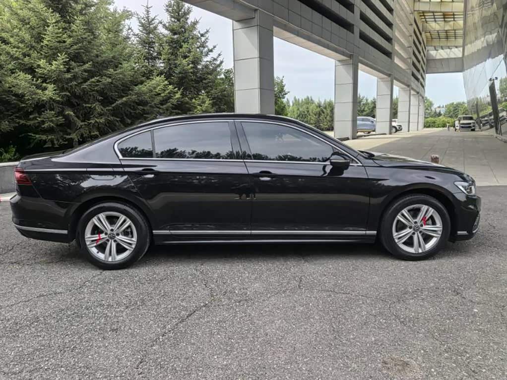Volkswagen Magotan 1.4 л 2025 г. Чёрный, пробег 28000 км