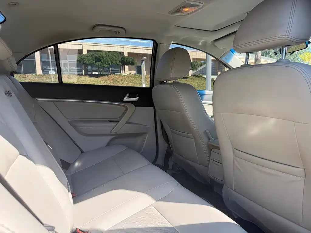Geely Emgrand — миниатюра 8