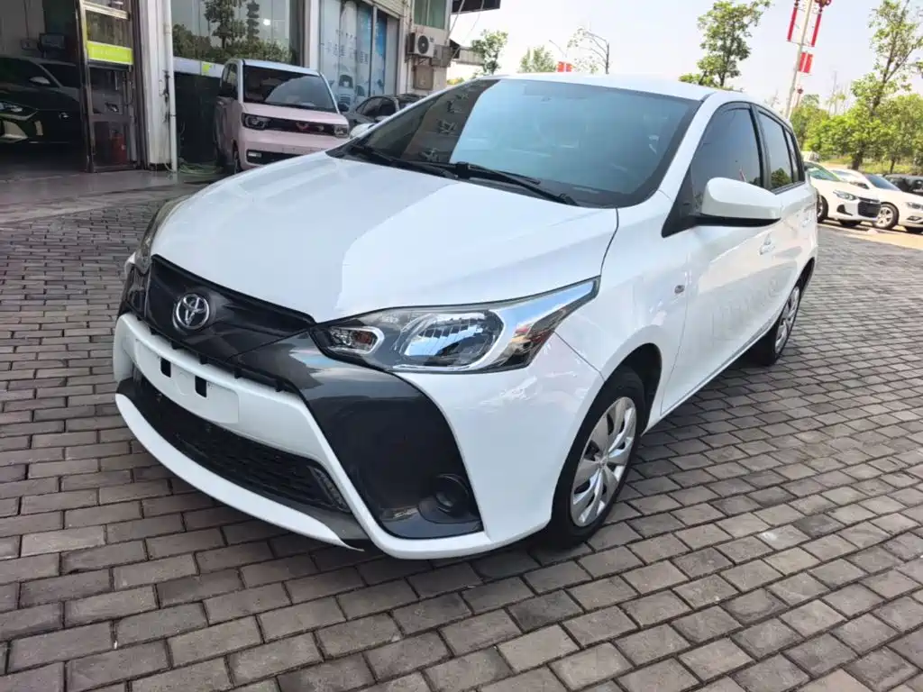 Toyota Yaris L — миниатюра 2