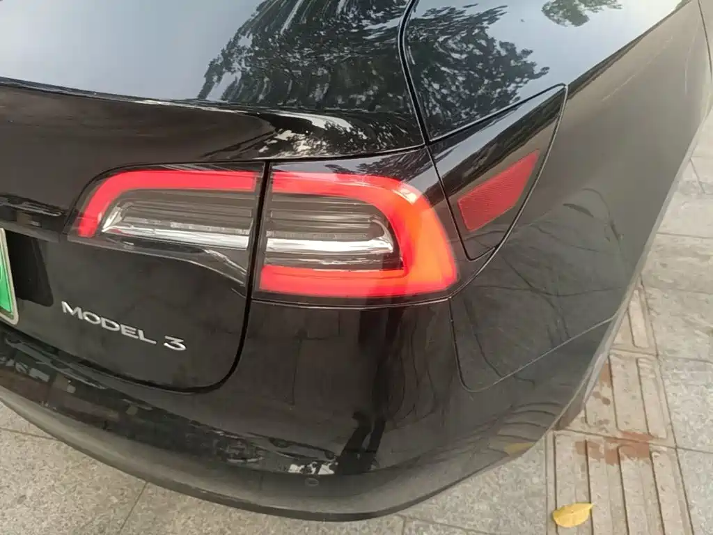 Tesla Model 3 — миниатюра 8