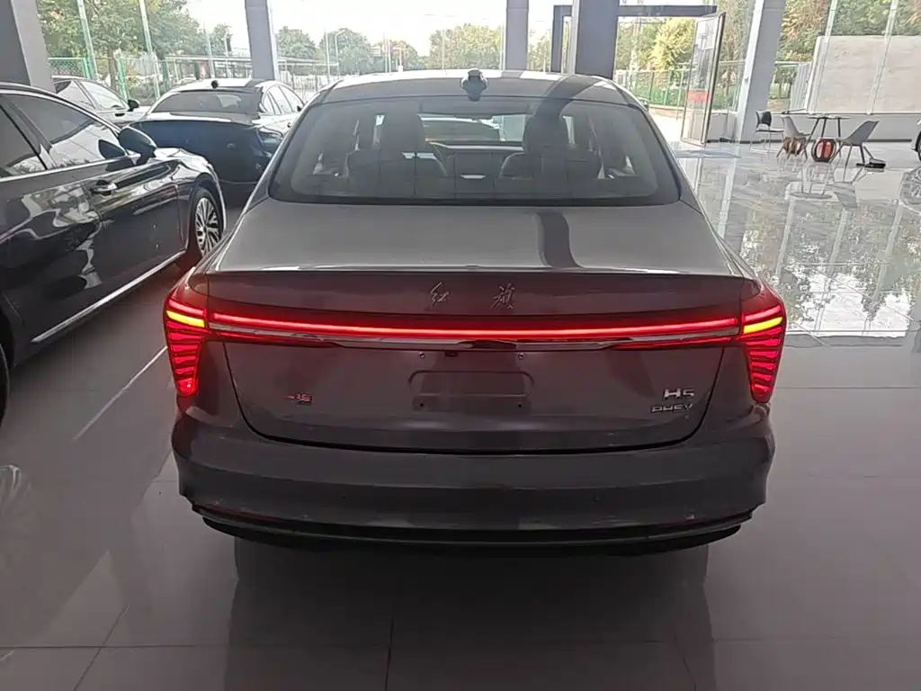 Hongqi Hongqi H5 PHEV — миниатюра 6