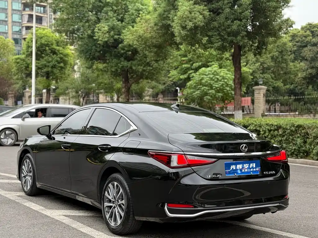 Lexus ES — миниатюра 18