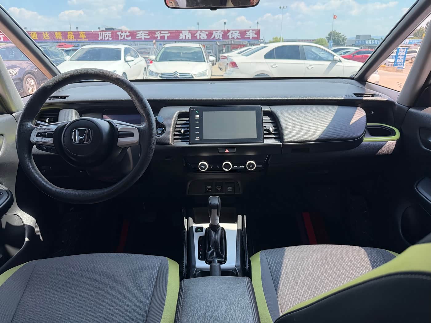 Honda Fit 1.5 л 2021 г. Белый, пробег 29000 км