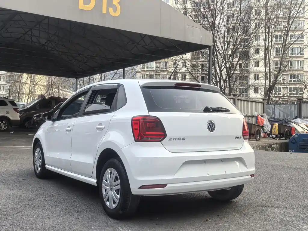 VOLKSWAGEN POLO