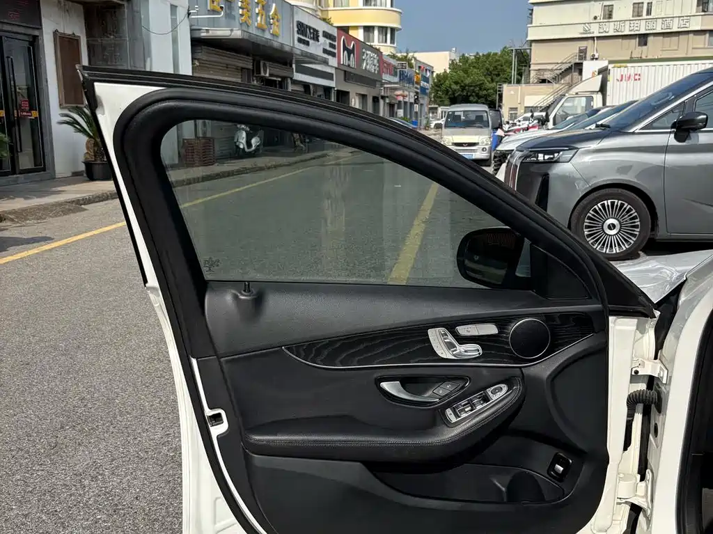 Mercedes-Benz C-Class (Import) — миниатюра 12