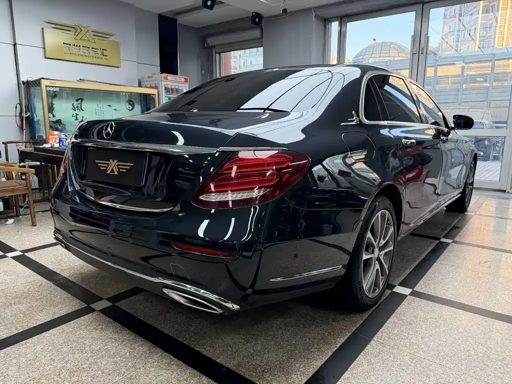 Mercedes-Benz E-Class — миниатюра 6