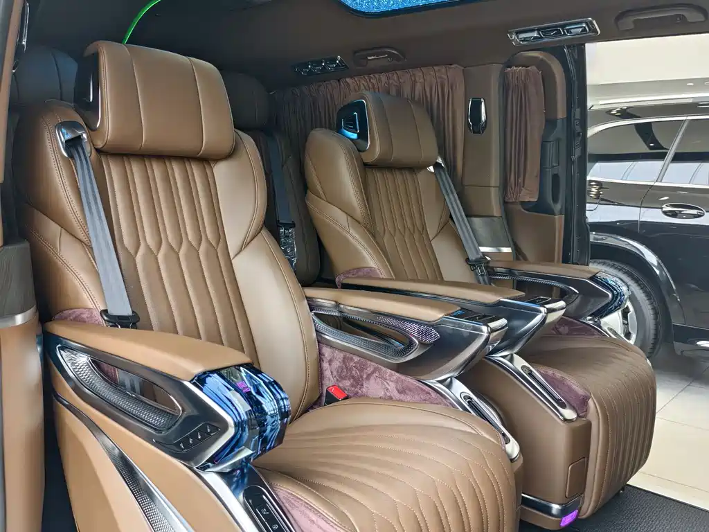 Mercedes-Benz Vito 2024 2.0T 7 мест