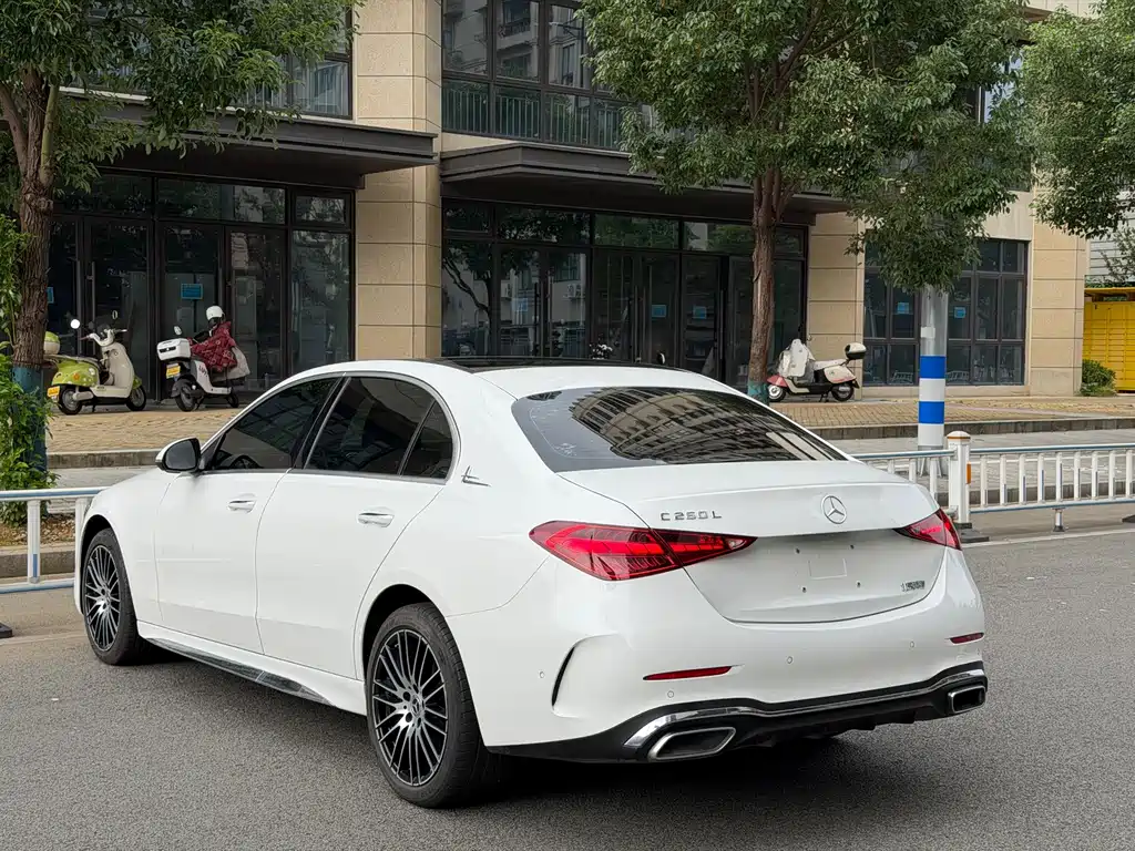 Mercedes-Benz C-Class — миниатюра 11