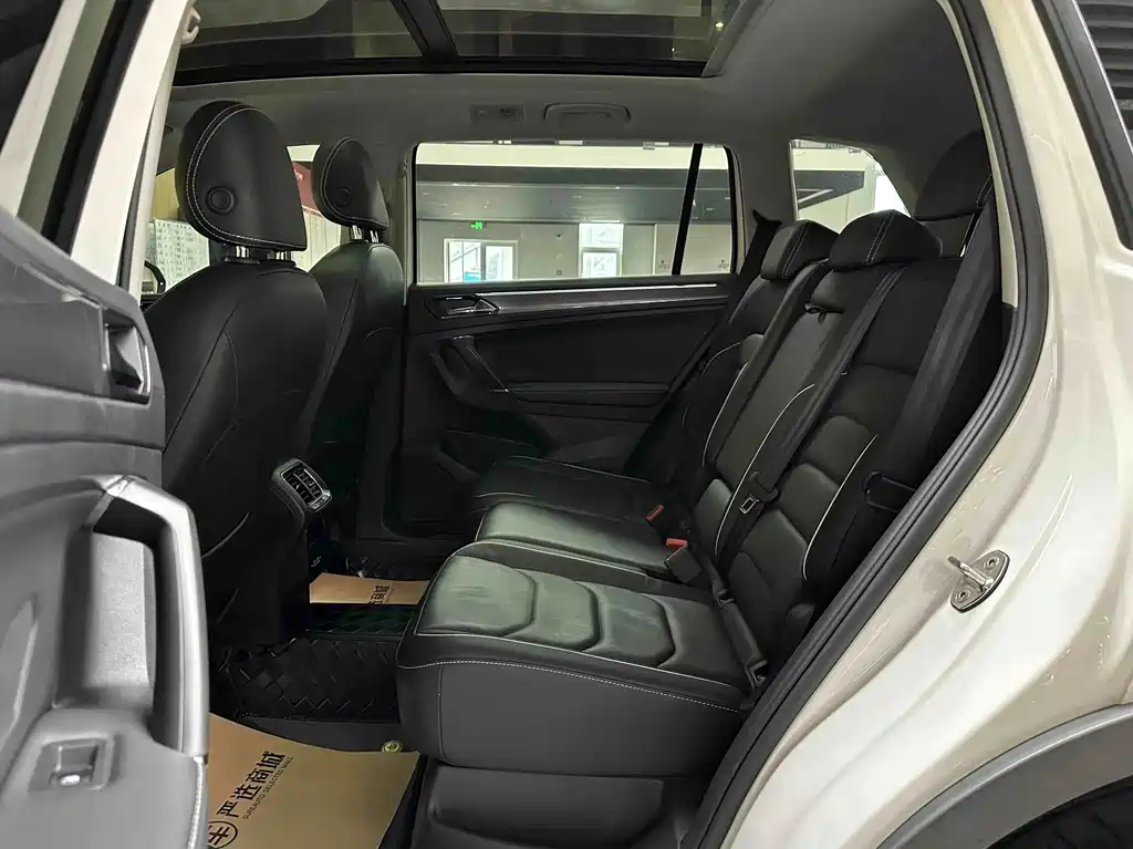Volkswagen Tiguan L — миниатюра 11