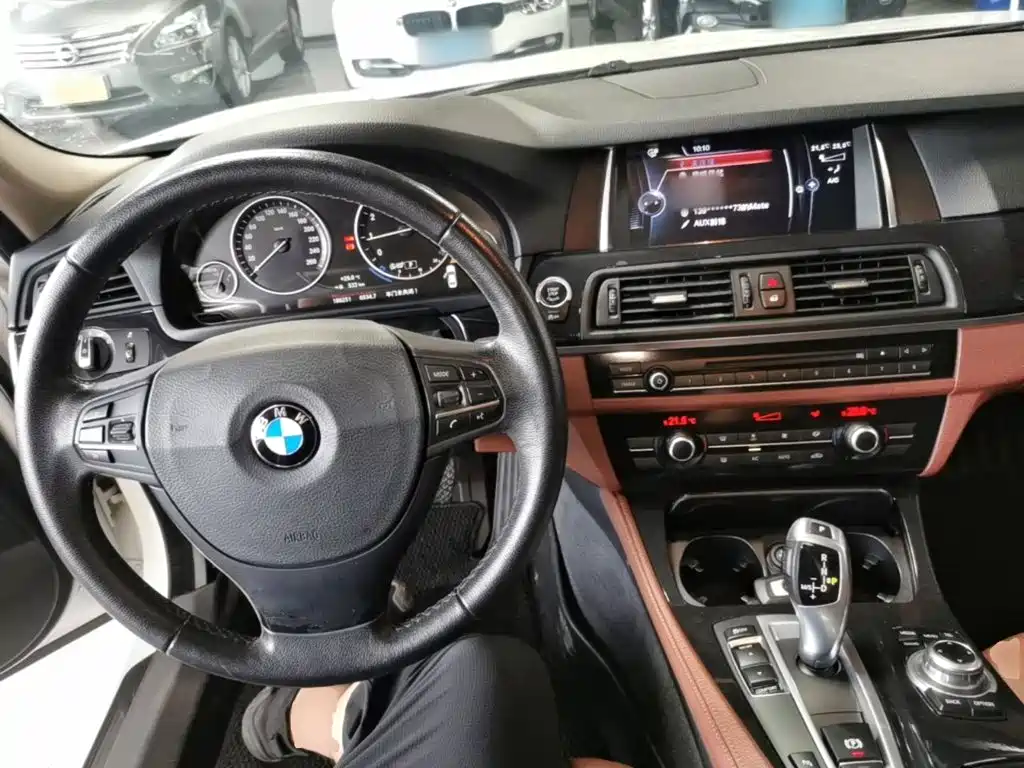 BMW 5 Series — миниатюра 10