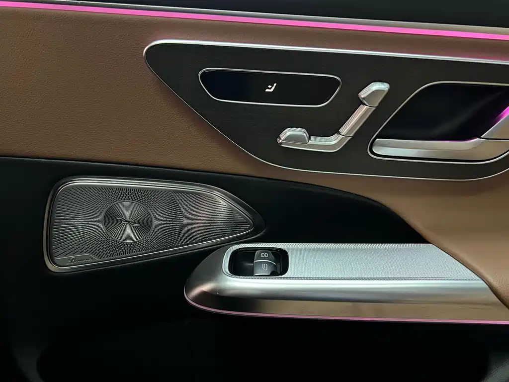 Mercedes-Benz E-Class — миниатюра 21