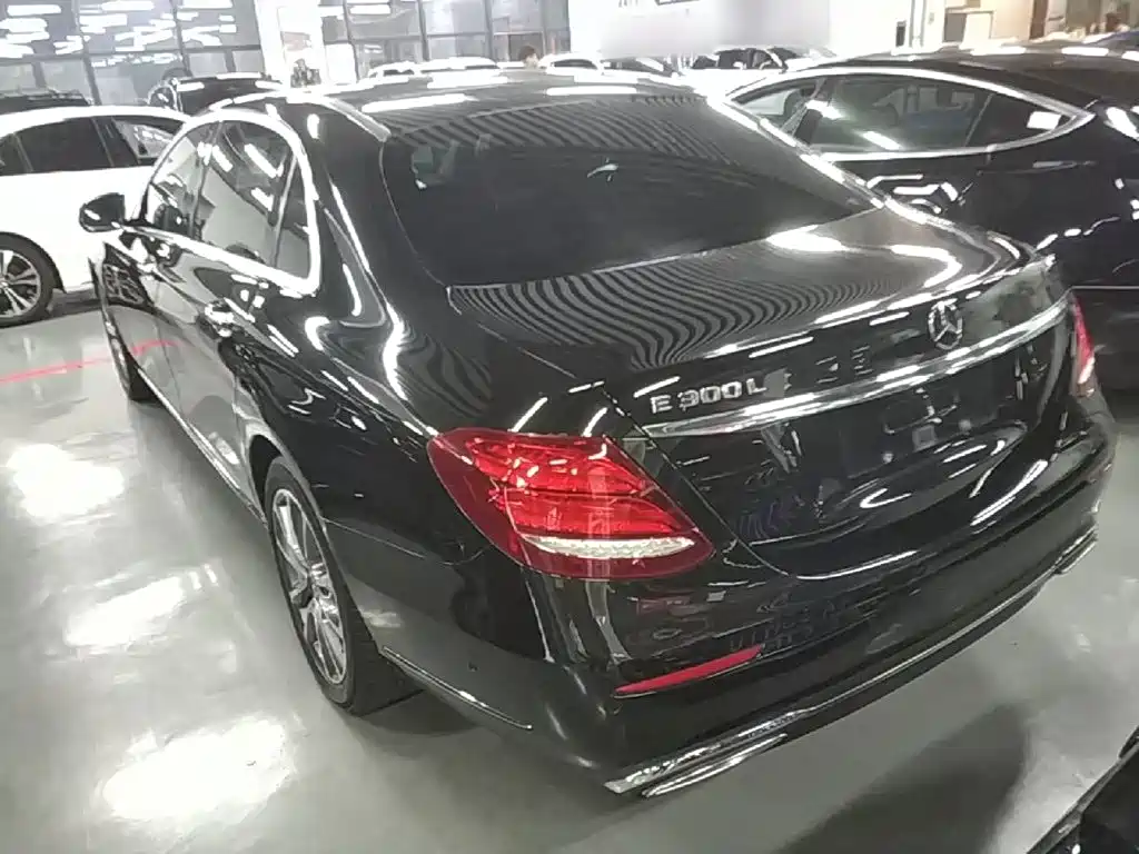 Mercedes-Benz E-Class — миниатюра 5
