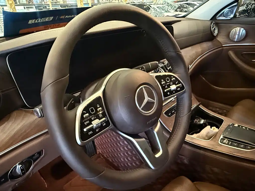 Mercedes-Benz E-Class — миниатюра 10