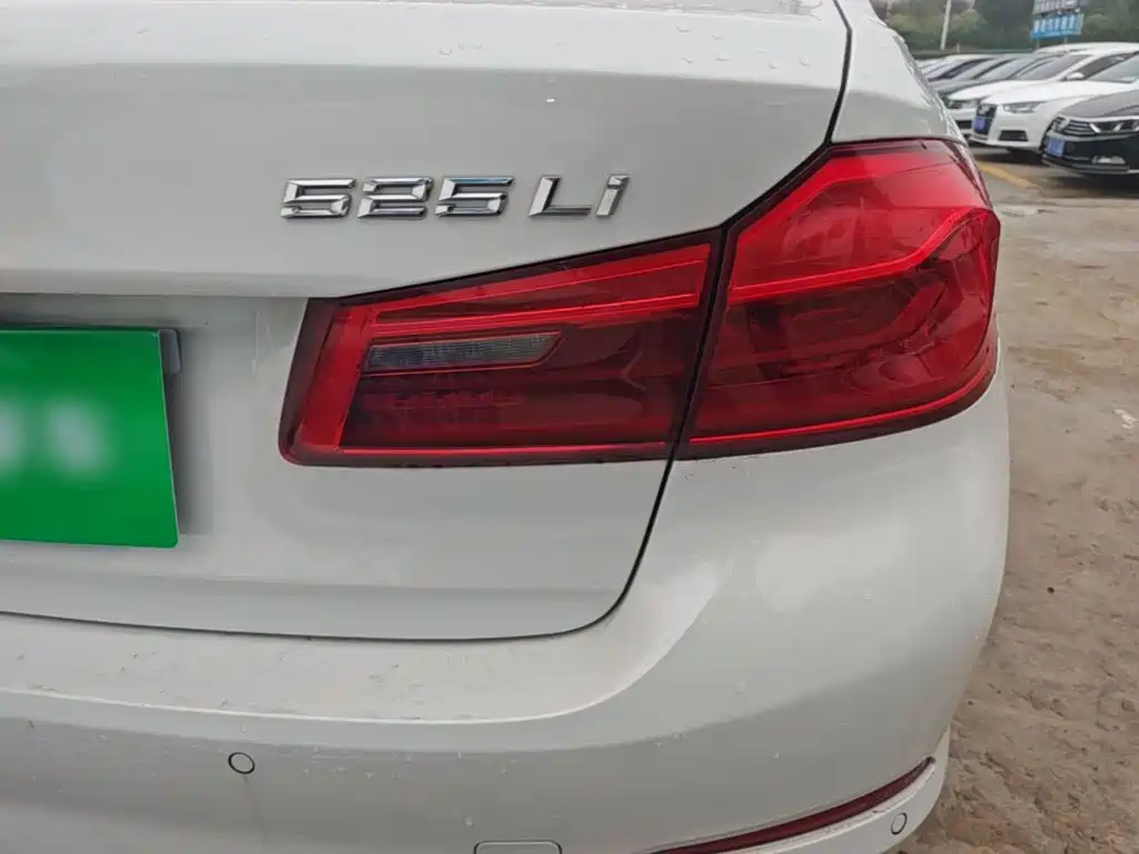 BMW 5 Series — миниатюра 8