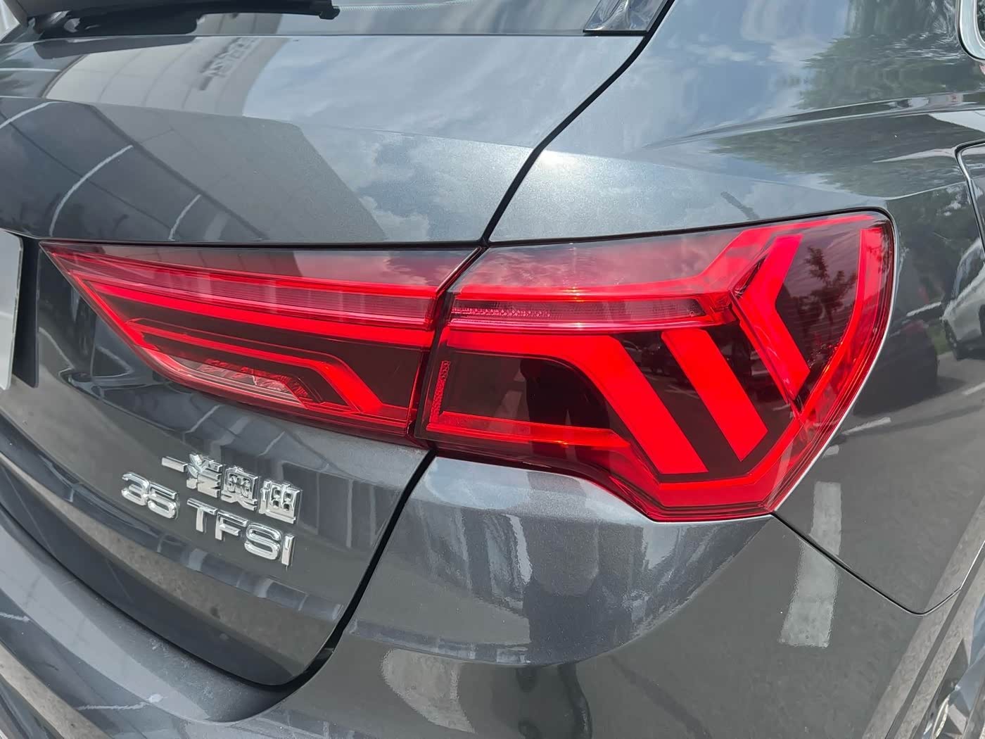 Audi Q2L 1.4 л 2021 г. Серебристо-серый, пробег 37000 км
