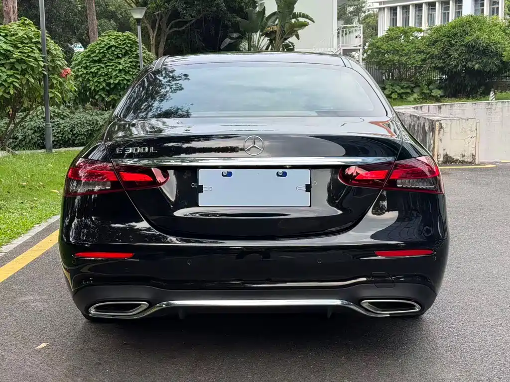 Mercedes-Benz E-Class — миниатюра 12